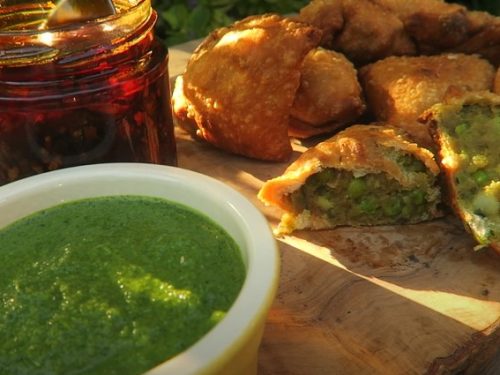 vegetable samosas with mint cilantro chutney recipe