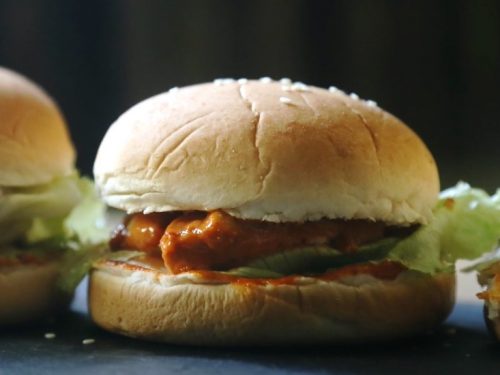 sour cream and sweet chilli chicken burgers recipe