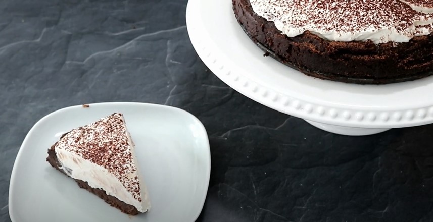 Flourless Chocolate Cake with Meringue Recipe