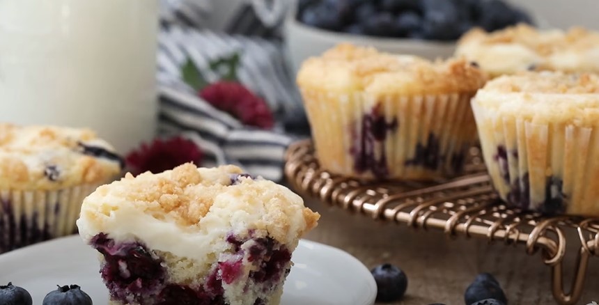 Blueberry Cheesecake Streusel Muffins Recipe