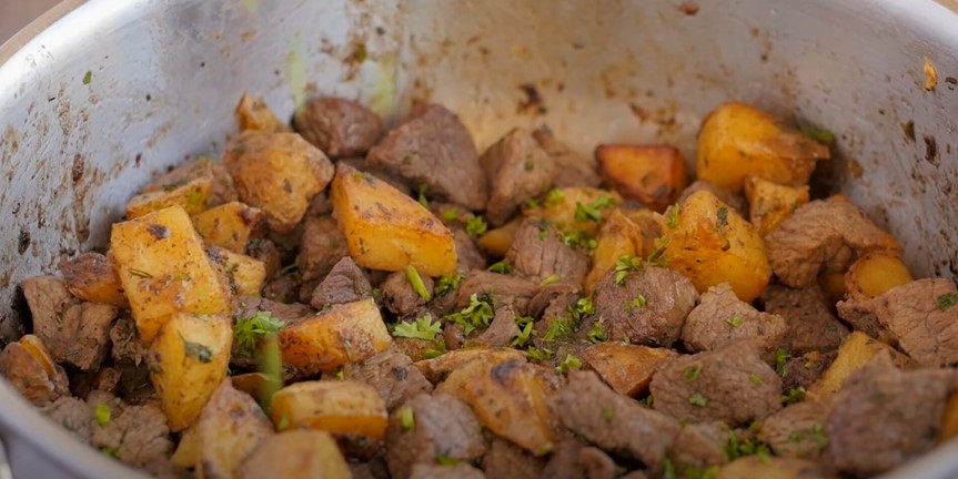 Garlic Butter Herb Steak Bites with Potatoes Recipe