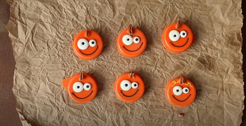 Halloween Pumpkin Oreos Recipe