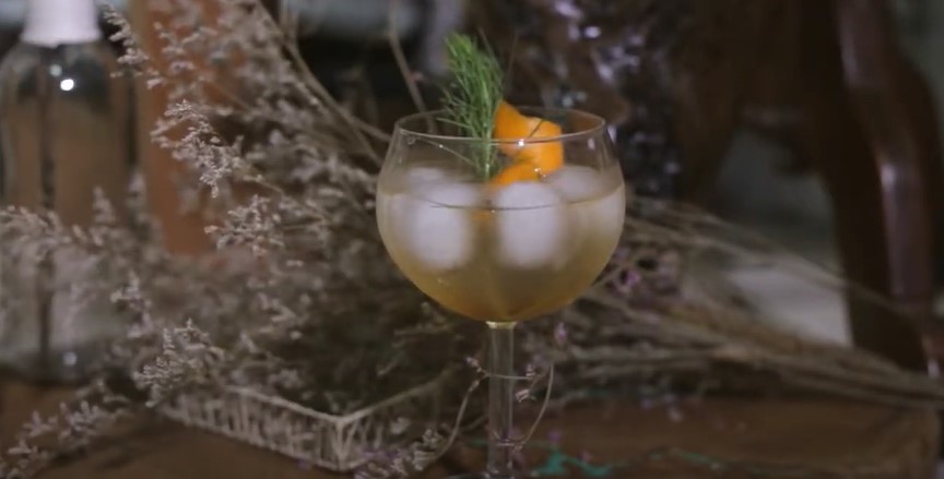 Peach and Rosemary Spritzers Recipe