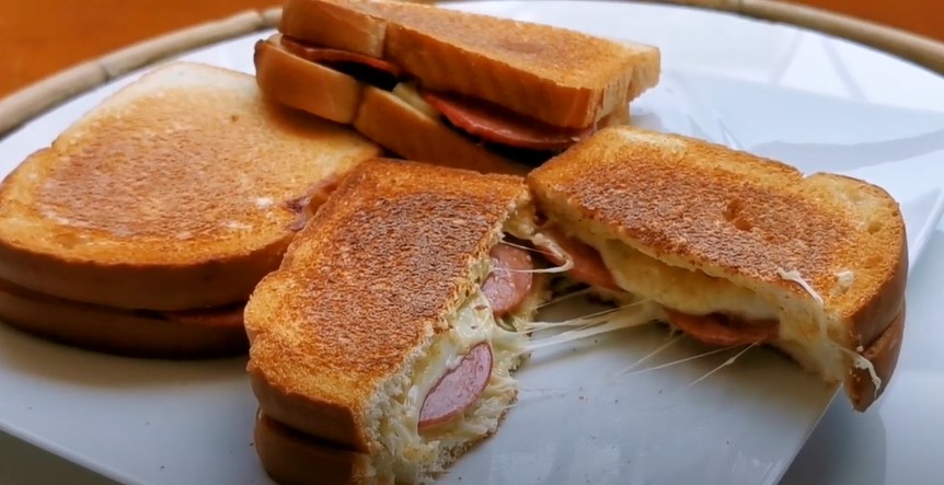 Pepperoni Pizza Grilled Cheese Recipe