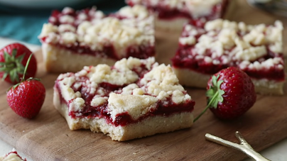 strawberry pie sour cream crumb bars recipe