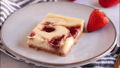 strawberry swirl cheesecake bars recipe