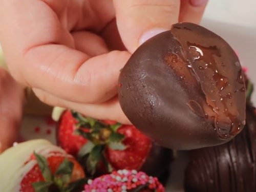 chocolate cheesecake stuffed strawberries recipe