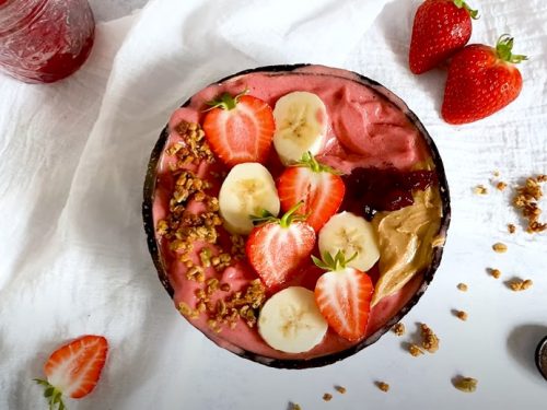 strawberry peanut butter swirl smoothie bowls recipe