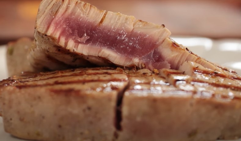 tuna steaks with peppercorns recipe