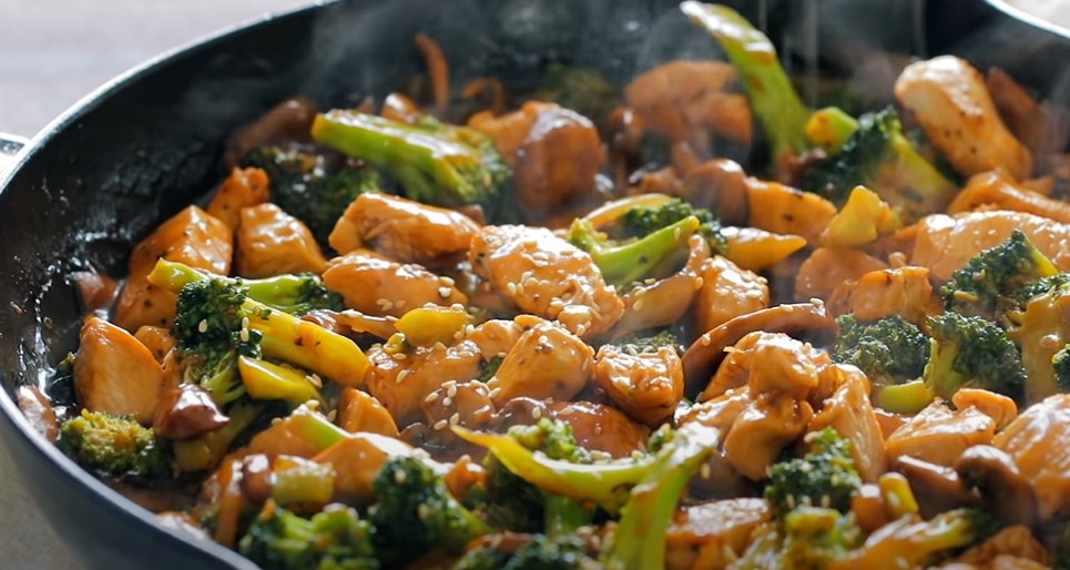 one pan cheesy chicken and broccoli with quinoa recipe