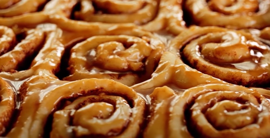 easy apple pie cinnamon rolls recipe