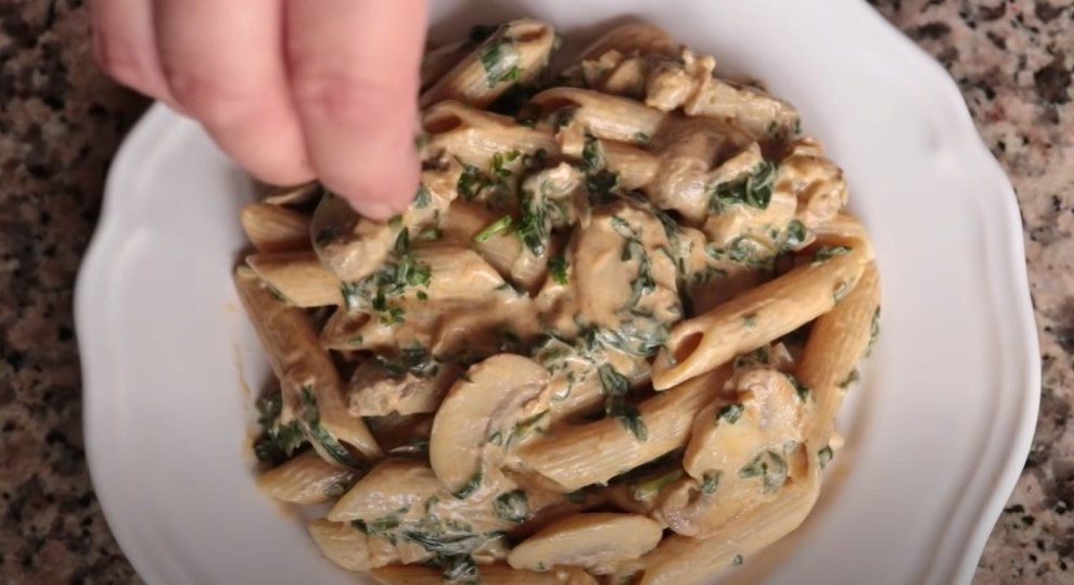 creamy chicken, mushroom, and spinach pasta recipe