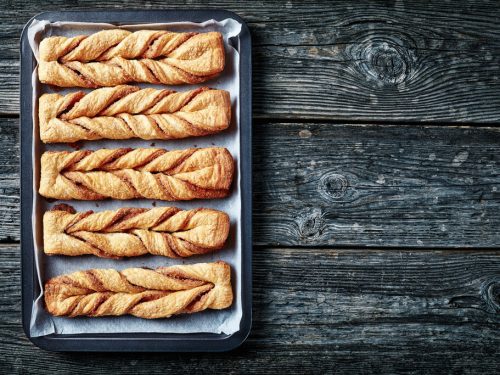 Cinnamon Twists Recipe, sweet and spiced cinnamon twist dessert made from crescent rolls, ground cinammon, sugar, and butter