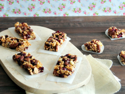 berry vanilla cashew snack bars recipe