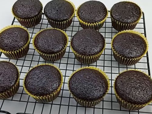 One-Bowl Chocolate Cupcakes Recipe