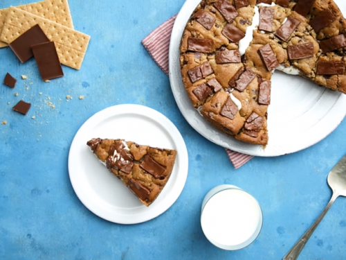 s'mores chocolate chip cookie cake recipe