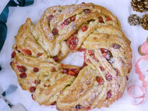 cinnamon roll wreath recipe