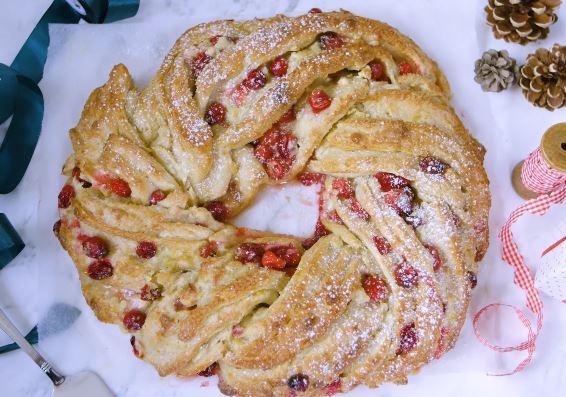 cinnamon roll wreath recipe