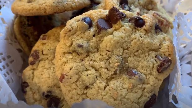 chickpea flour chocolate chunk cookies (with peanut butter and oats) recipe