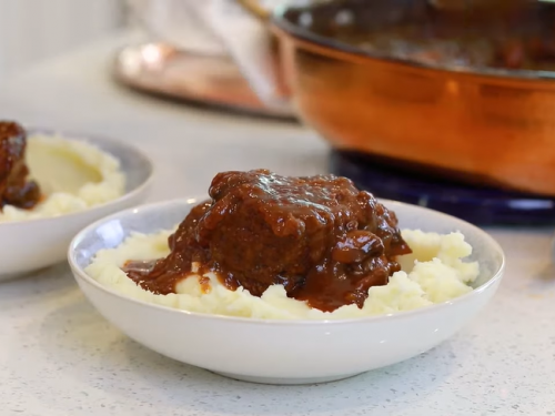 slow cooker bourbon short ribs with cheesy grits recipe